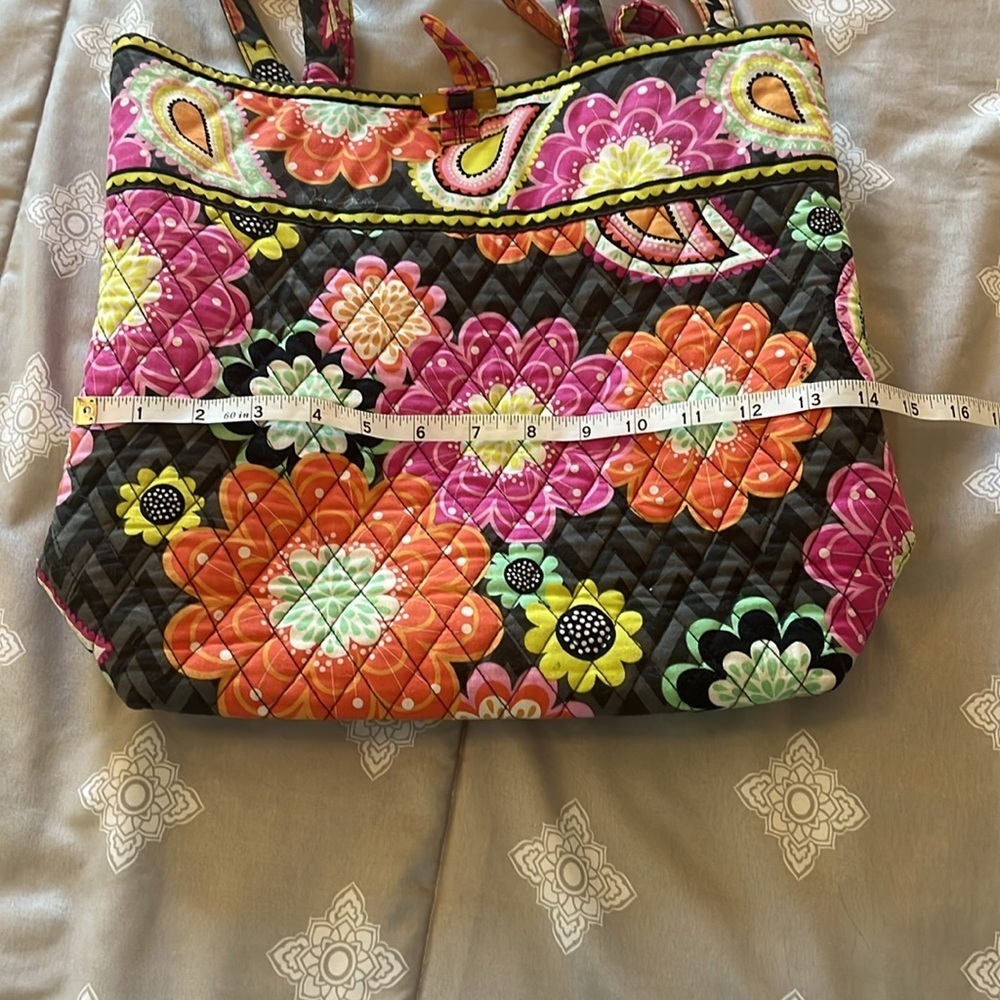 Vera Bradley Tote Bag, Measurements in Photos - Picture 7 of 8